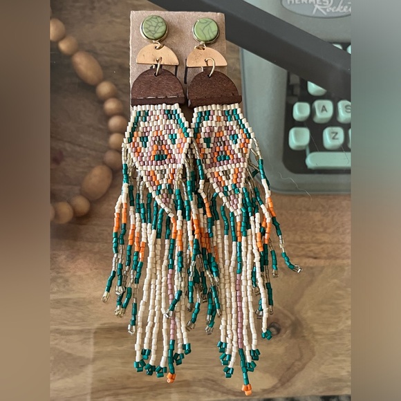 Beaded statement earrings. - Picture 1 of 2
